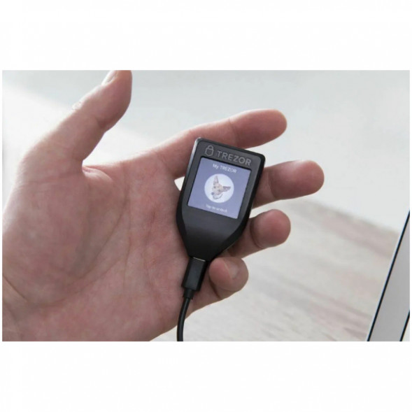 Аппаратный криптокошелек Trezor Model T в Хабаровске