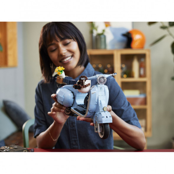 Конструктор LEGO Коллекционные наборы 10298 Vespa 125 в Хабаровске