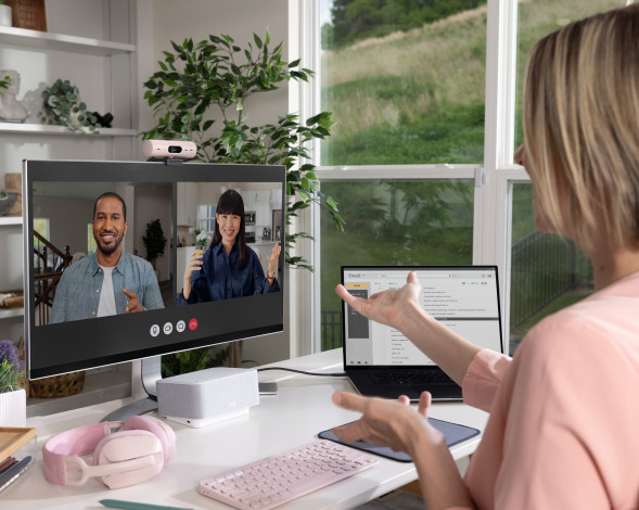 Веб-камера Logitech Brio 500, розовый в Хабаровске
