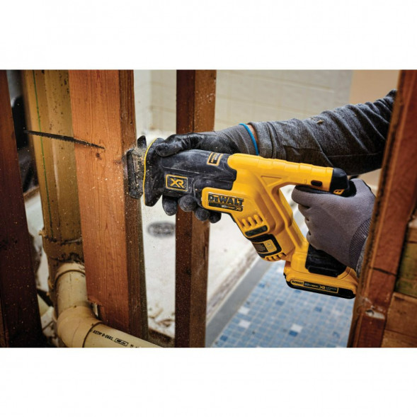 Аккумуляторная сабельная пила DEWALT DCS367P2 с 2 АКБ 5 Ач и ЗУ, в кейсе TSTAK в Хабаровске