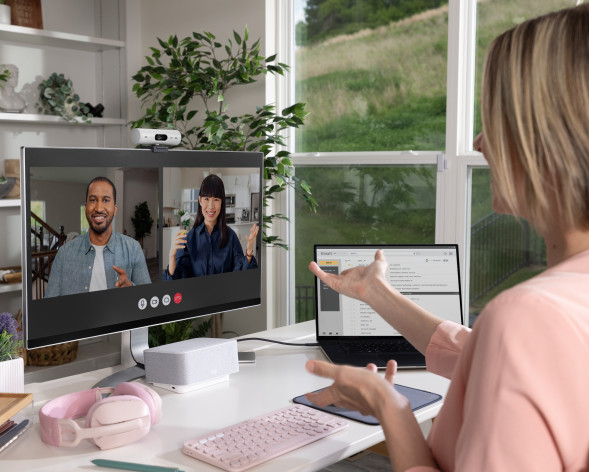 Веб-камера Logitech Brio 500, белый в Хабаровске