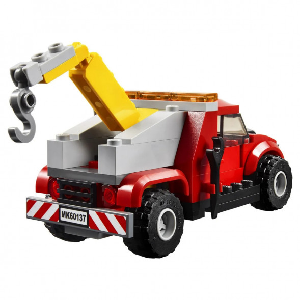 Конструктор LEGO City Police 60137 Побег на буксировщике в Хабаровске