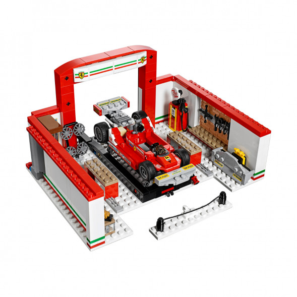 Конструктор LEGO Speed Champions 75889 Гараж Ferrari в Хабаровске