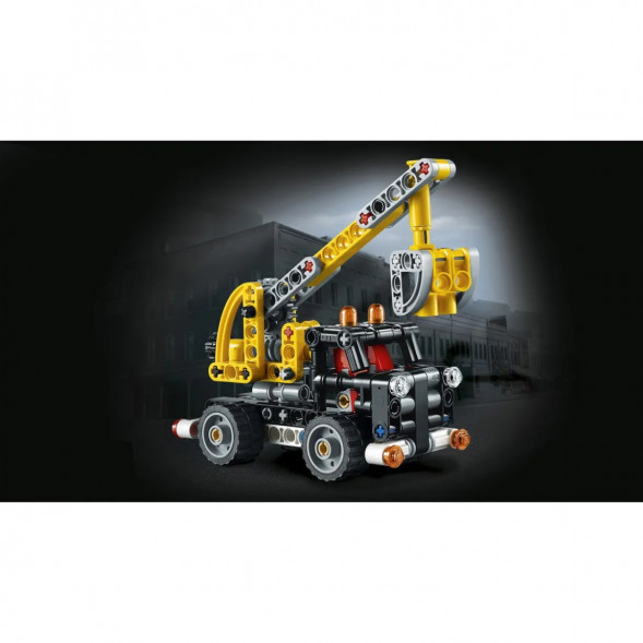 Конструктор LEGO Technic 42031 Ремонтный автокран в Хабаровске