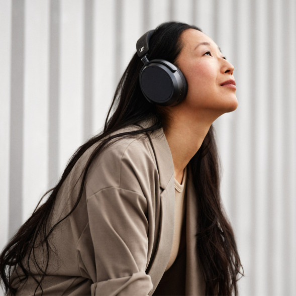 Беспроводные наушники Sennheiser Momentum 4 Wireless, Black в Хабаровске