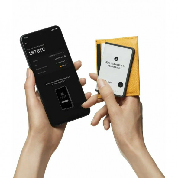 Аппаратный криптокошелек Ledger Stax + чехол Magnet Shell в Хабаровске